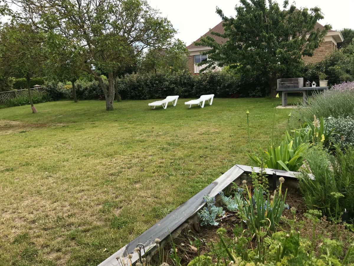 Gite Des Falaises De Champeaux Exterior photo
